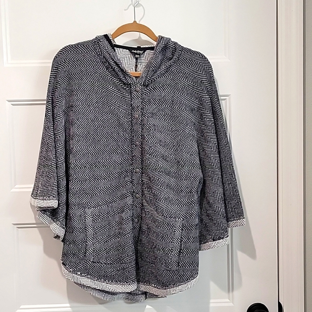 Lucky Brand Snap Frint Sleeved Ponch with Pockets